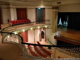 Keadaan dalam Teater Dom Pedro V (Sumber: secretmacau.com)
