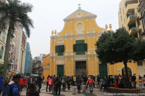 Sudut depan Gereja St. Dominic (Sumber foto : Secret Macau http://www.secretmacau.com/st-dominics-church/)