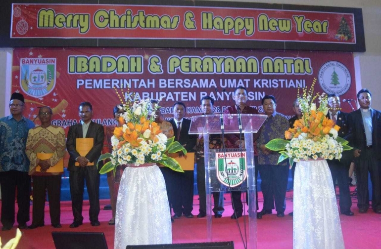 Foto bersama usai perayaan natal pemerintah bersama umat kristiani di Graha Sedulang Setudung| Dok pri