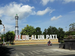 Alun-alun Pati yang terletak di pusat kota. Bisa untuk berwifie. (Dok. Pribadi).