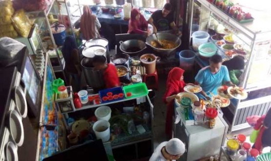 Dapur kedai soto Che, Payakumbuh (dok. blogyoiko.blogspot.com)