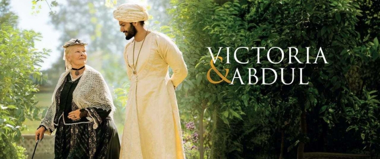 Kisah nyata tentang ketertarikan Ratu Victoria pada seorang kasim asal India, yang diangkatnya menjadi abdi dalam. Dari situlah, Ratu Victoria mempelajari budaya Asia Tengah, khususnya India, serta budaya Islam Sufi yang dibawa Abdul. (foto: bookmyshow)