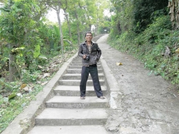 Trap tangga menuju Gua Langsih di Puncak Gunung Surowiti (dok.pri) 