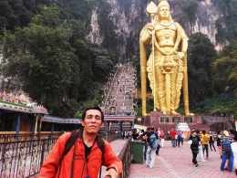 Ratusan tangga menuju Batu Cave Malaysia (dok.pri)