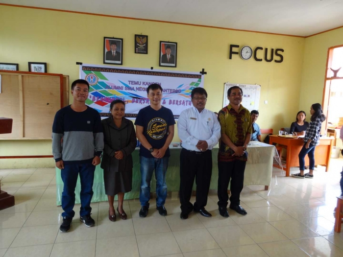 Fotoku bersama Guru dan Pak Ketua Ikasmandara. Dok:Pribadi