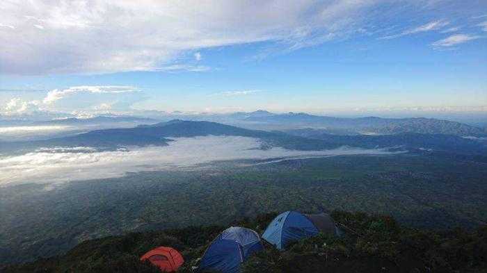 Pemandangan pagi di shelter 3 Kerinci (Dokumentasi Pribadi)