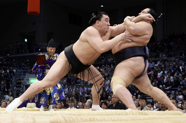 Aksi Harumafuji di arena. Photo: www.japantimes.co.jp
