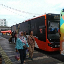 Hanya bus Trans Jakarta yang bisa lewat Jati Baru di siang hari (dok asita)