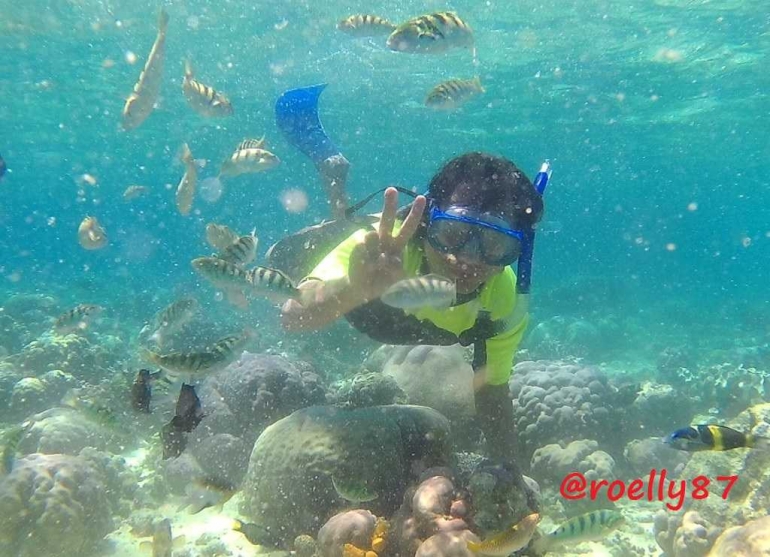 Menikmati panorama di Taman Bunaken