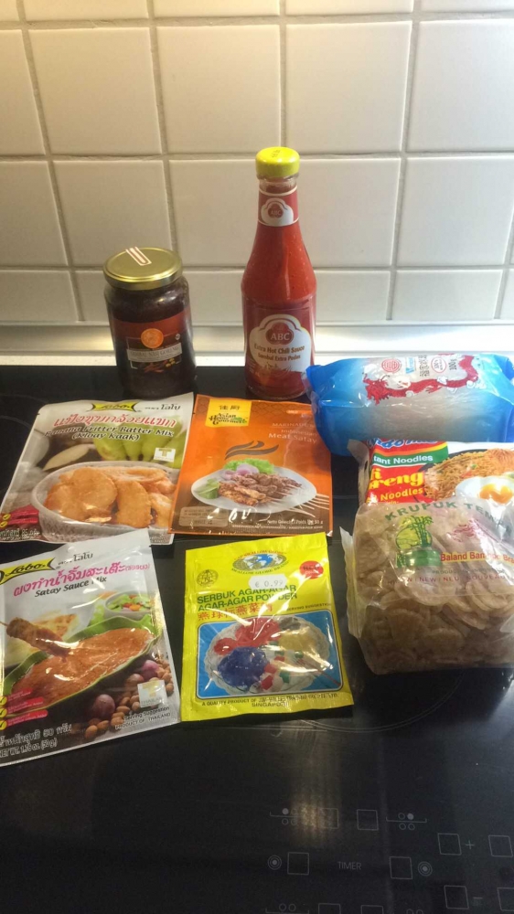 Beberapa bahan pangan masakan khas Indonesia yang dijual di toko bahan pangan khas Asia di Jerman - dok. pribadi