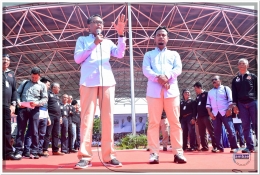 Nurdin Abdullah (kiri) bersama Andi Sudirman Sulaiman (kanan) berorasi saat Deklarasi di Lapangan Karebosi Makassar (22/10/17).