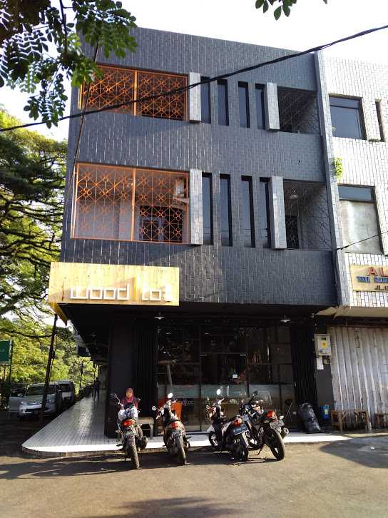 Woodlot Hostel tampak depan. Lokasi tepat di tengah kota | Foto: Rifki Feriandi