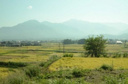 Pemandangan Kota Yuzawa yang merupakan sentra beras koshihikari.