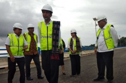 Presiden Jokowi saat berada di Bendungan Raknamo Kupang, NTT, Selasa (9/1/2017)