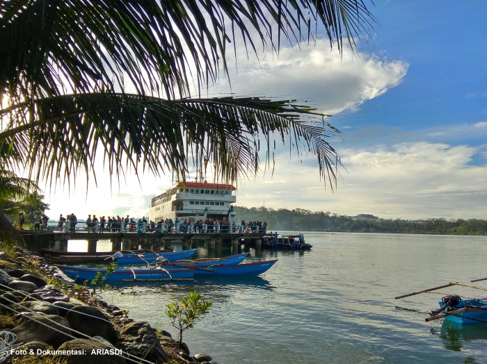 Pelabuhan Sikakap, Pagai Utara Selatan. (Foto: Dok. Ariasdi)