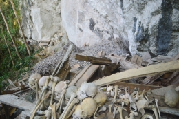 Kuburan Mandu yang berada di tebing