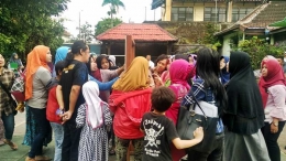 Pendidikan anak juga sangat penting. Jangan lupa menabung untuk hal ini. Produk bank yang mengintegrasikan aneka poin hasil cek kesehatan finansial bisa jadi rujukan utama (Dokpri)