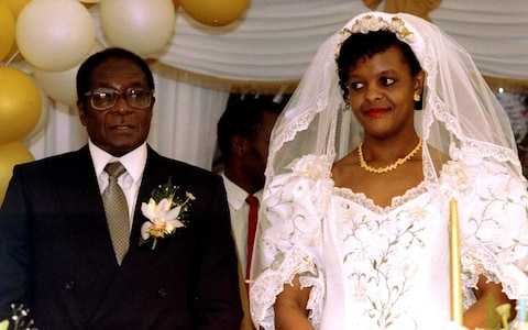 Pekawinan Robert Mugabe dan Grace Mugabe tahun 1996 lalu. Photo: www.telegraph.co.uk