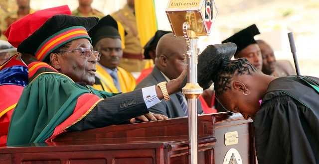 Robert Mugabe tercatat sebagai Rektor University of Zimbabwe. Photo: zimbabwe-today.com