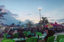 Suasana kuliner di Pantai Losari. Fofo: Dokumentasi pribadi.