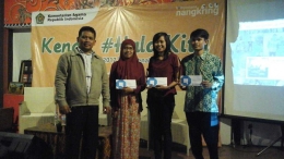 Saya dan dua Kompasianer yang memenangkan twitlive competition dalam Nangkring Kompasiana di Kota Malang (foto: Kompasianer)
