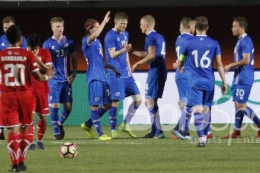 Pemain timnas Islandia merayakan gol ke gawang Indonesia Selection pada laga persahabatan di Stadion Maguwoharjo, Sleman, Kamis (11/1/2018).