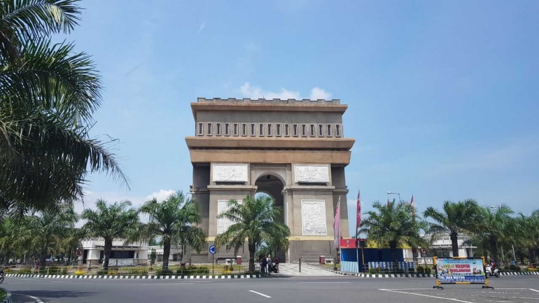 Monumen Simpang Lima Gumul, Kediri. Dokumentasi pribadi