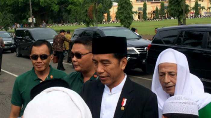 Presiden RI Joko Widodo membuka acara Muktamar XII Jamiyyah Ahlith Thariqah Al Mutabarah An Nahdliyyah atau Jatman di Pendopo Kabupaten Pekalongan. (tribunjateng/budi susanto)