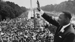 Dr Martin Luther King pada pidatonya yang fenomenal dan mengubah dunia. (sumber: Wikimedia))