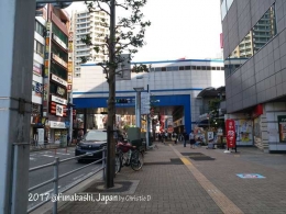 Dokumen pribadi, Stasiun Funabashi yang besar dengan beragam fasilitas yang disediakan pemerintah kota. Bersih dan nyaman, bagi kesejahteraan warganya