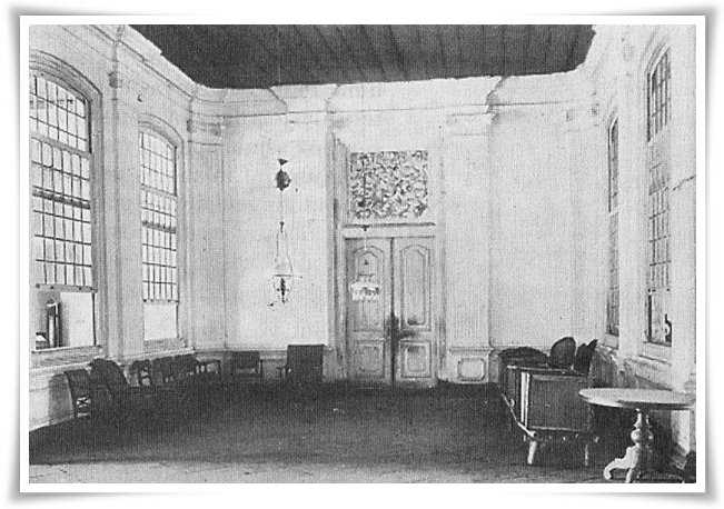 Ruangan dalam Rumah Cimanggis awal abad ke-20 (Foto: Tempat-tempat Bersejarah di Jakarta)