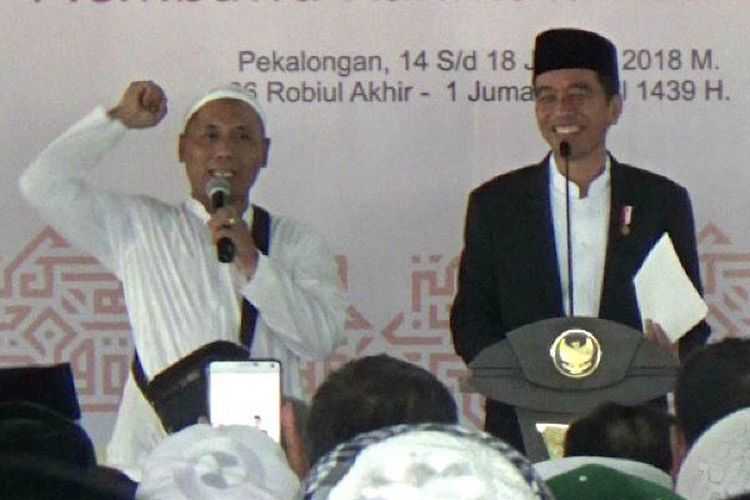 Apdal dan Presiden Jokowi saat berada di Muktamar XII Jatman di Kabupaten Pekalongan, Jawa Tengah, Senin (15/01/2018). (Sumber: www.regional.kompas.com)