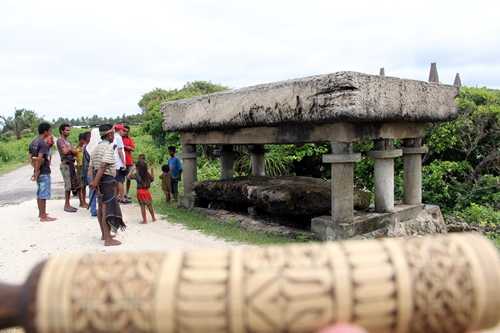 Makam Raja yang menurut Hendrik menjadi cikal bakal Raja-Raja Sumba (foto dindin)