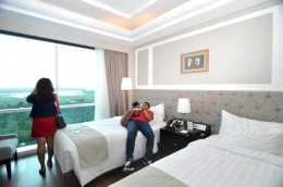 Blogger sedang melakukan job review sebuah hotel. (Foto: dananwahyu.com)