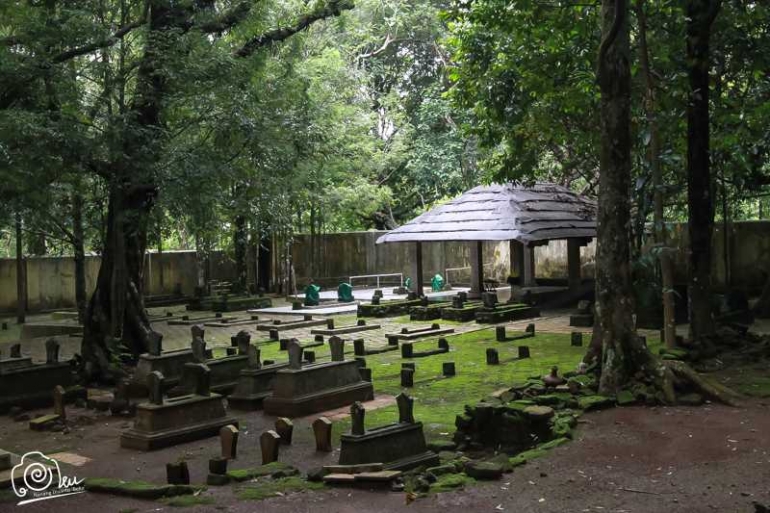 Hanya keluarga dan keturunan Tumenggung Jayengrono yang di makamkan di komplek yang berpagar