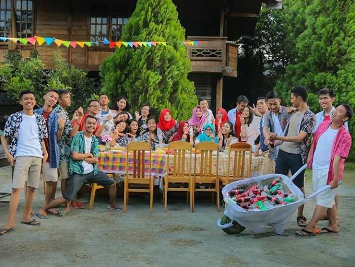 Tema Summer Party seperti berkatan dengan suhu Kota Palu yang hampir tiap hari rasa Summer.