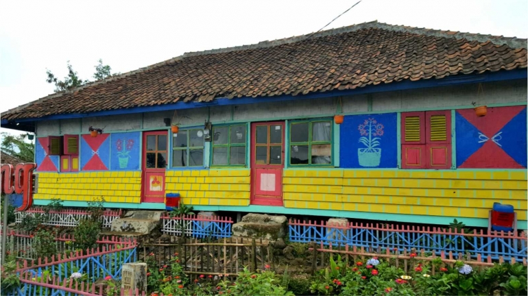 Rumah warna-warni di Kampung Terbang (Dok. Pribadi)