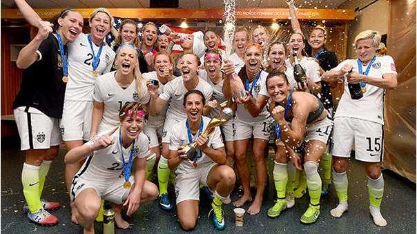 Juara sepakbola wanita USA mendapatkan bonus sebesar US$ 2 juta, sementara juara dunia sepokbola pria Jerman mendapatkan bonus US$ 35 juta. Photo: Getty Images