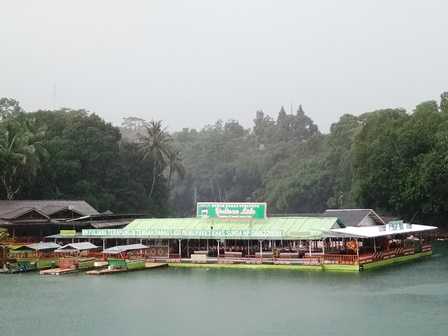 Restoran Terapung di Atas Danau Lido (Dokpri)