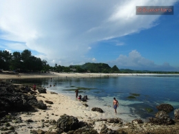 Pantai Tanjung Aan (sumber:bumantara.blogspot.com)