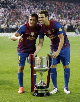 Cesc Fabregas dan Alexis Sanchez saat di Barcelona (sumber ilustrasi: zimbio.net)