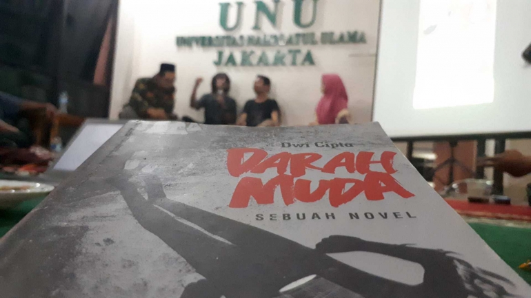Bincang Novel Darah Muda. (Komunitas Ruang Bebas UNU Indonesia)