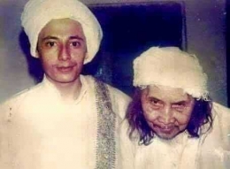 Abdul Malik bin Ilyas Purwokerto bersama.muridnya, Maulana Habib Lutfi bin Yahya Pekalongan