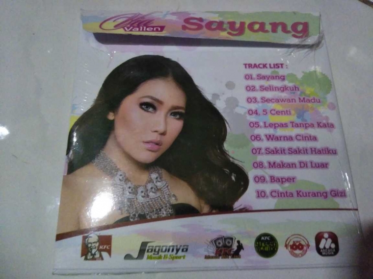 Review Album Perdana Via Vallen Sayang Dalam Sedih Kita Masih