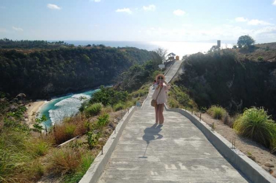 Jalan menuju puncak Bukit Atuh (Dok Yani)