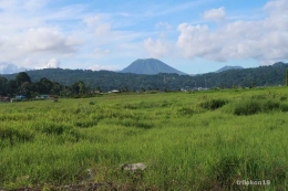 Gunung Lokon diambil dari Tondano (Dokpri)