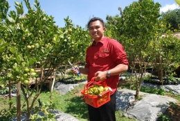 Lulus jadi sarjana, Rizal Fahreza malah memilih menjadi petani jeruk. (Foto: Imam Wiguna)