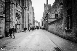 Jalanan abad pertengahan di depan gereja
