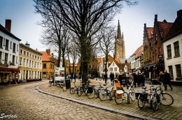 Parkiran sepeda di pusat kota Brugge
