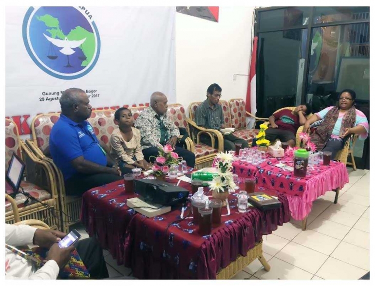diskusi terkait masalah HAM di papua pada hari ini bersama dengan para korban (Dokumentasi Pribadi)